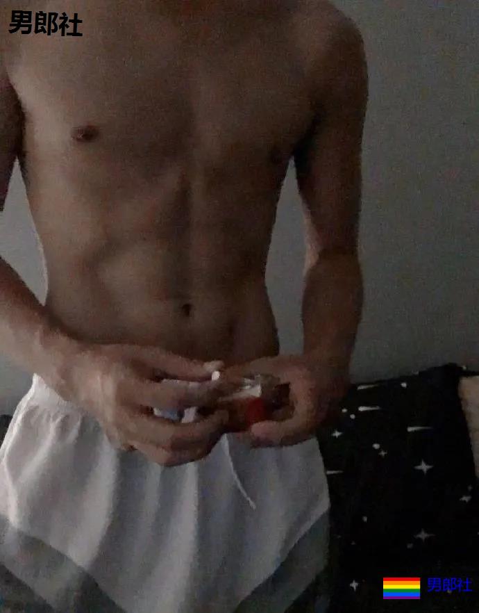 薄肌，肤白貌美大长腿！吸够了吗？ - 51虹马