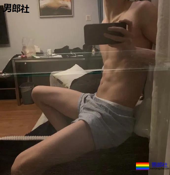 薄肌，肤白貌美大长腿！吸够了吗？ - 51虹马