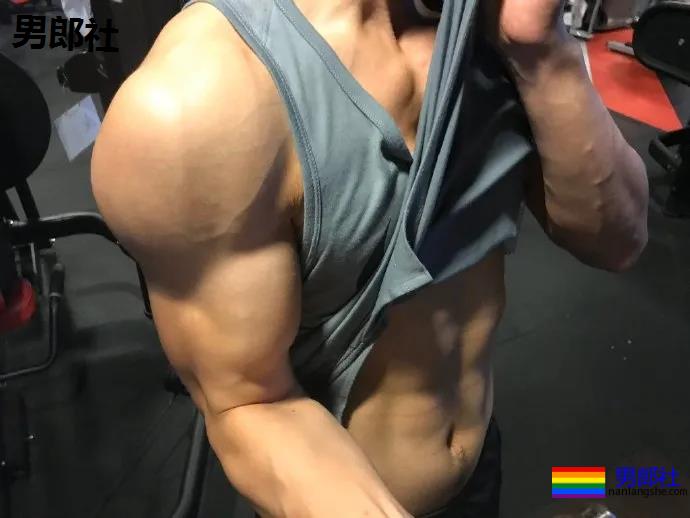 薄肌，肤白貌美大长腿！吸够了吗？ - 51虹马