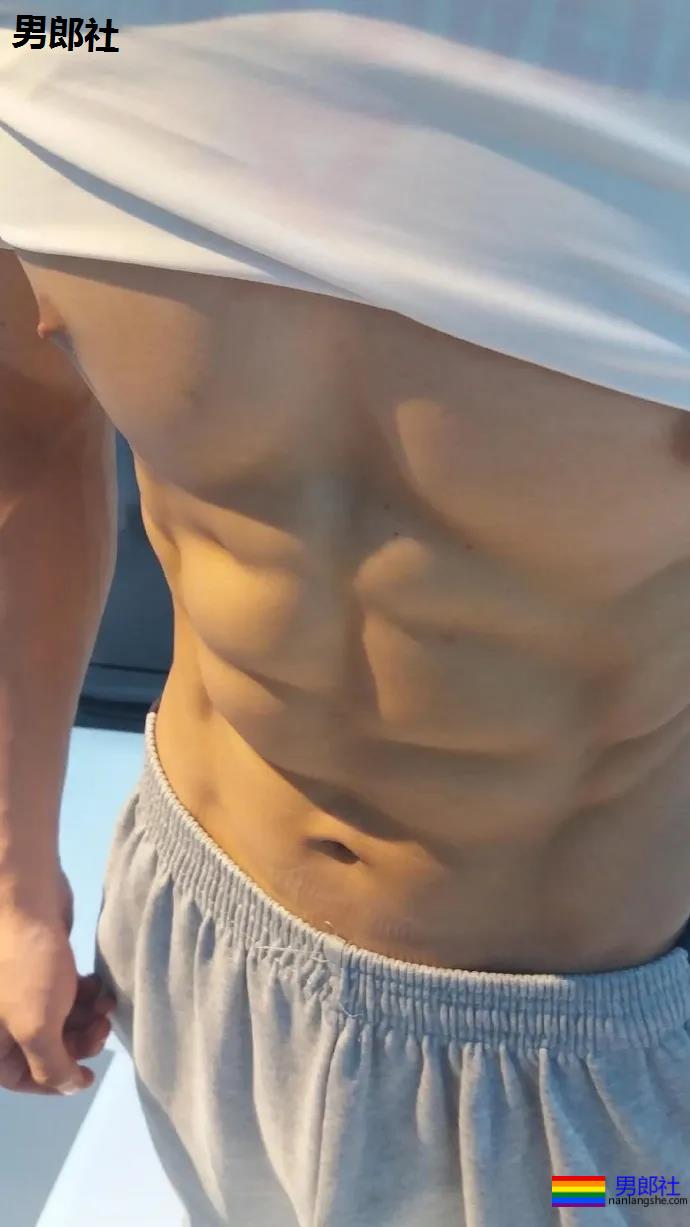 薄肌，肤白貌美大长腿！吸够了吗？ - 51虹马