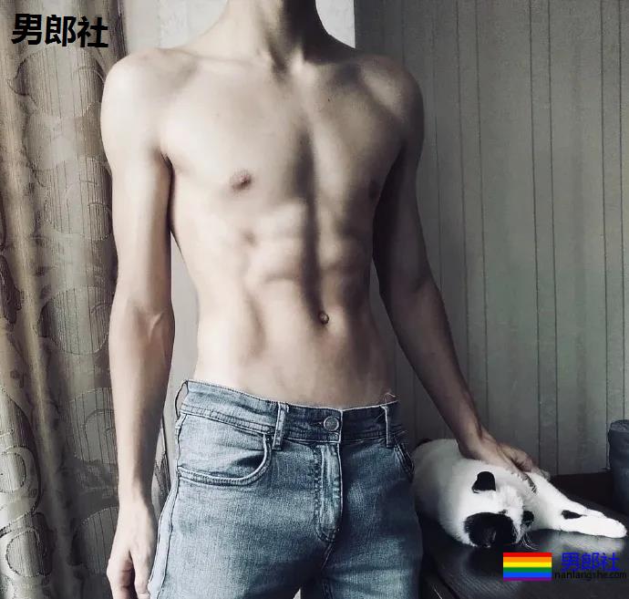 薄肌，肤白貌美大长腿！吸够了吗？ - 51虹马