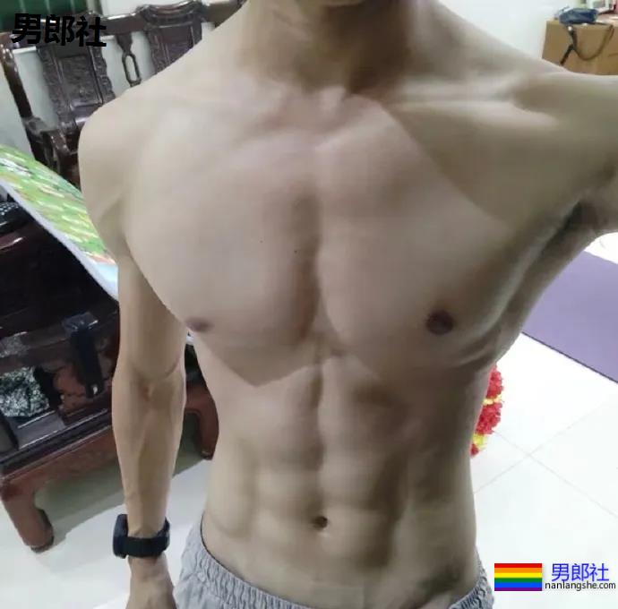 薄肌，肤白貌美大长腿！吸够了吗？ - 51虹马