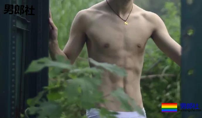 薄肌，肤白貌美大长腿！吸够了吗？ - 51虹马