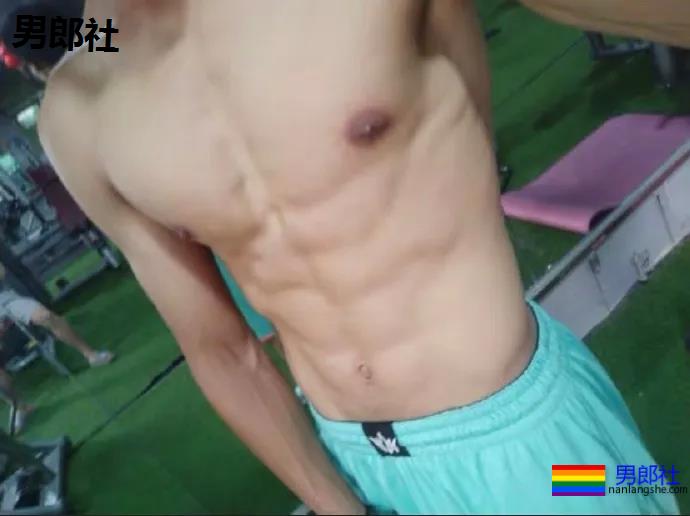 薄肌，肤白貌美大长腿！吸够了吗？ - 51虹马