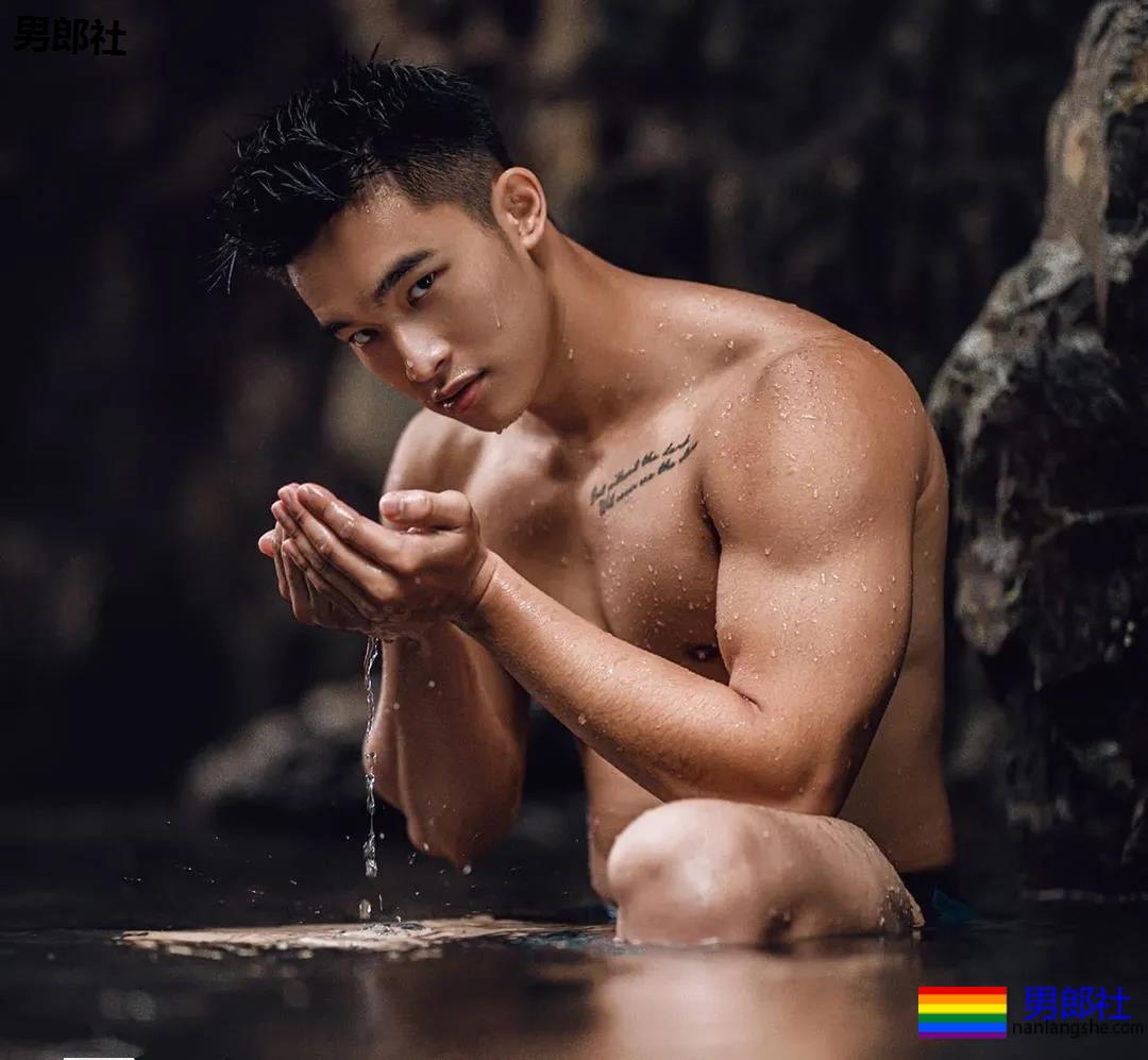 奶凶寸头游泳教练火了,穿短裤比汪小菲还好看! - 51虹马 奶凶寸头游泳教练火了,穿短裤比汪小菲还好看! - 51虹马