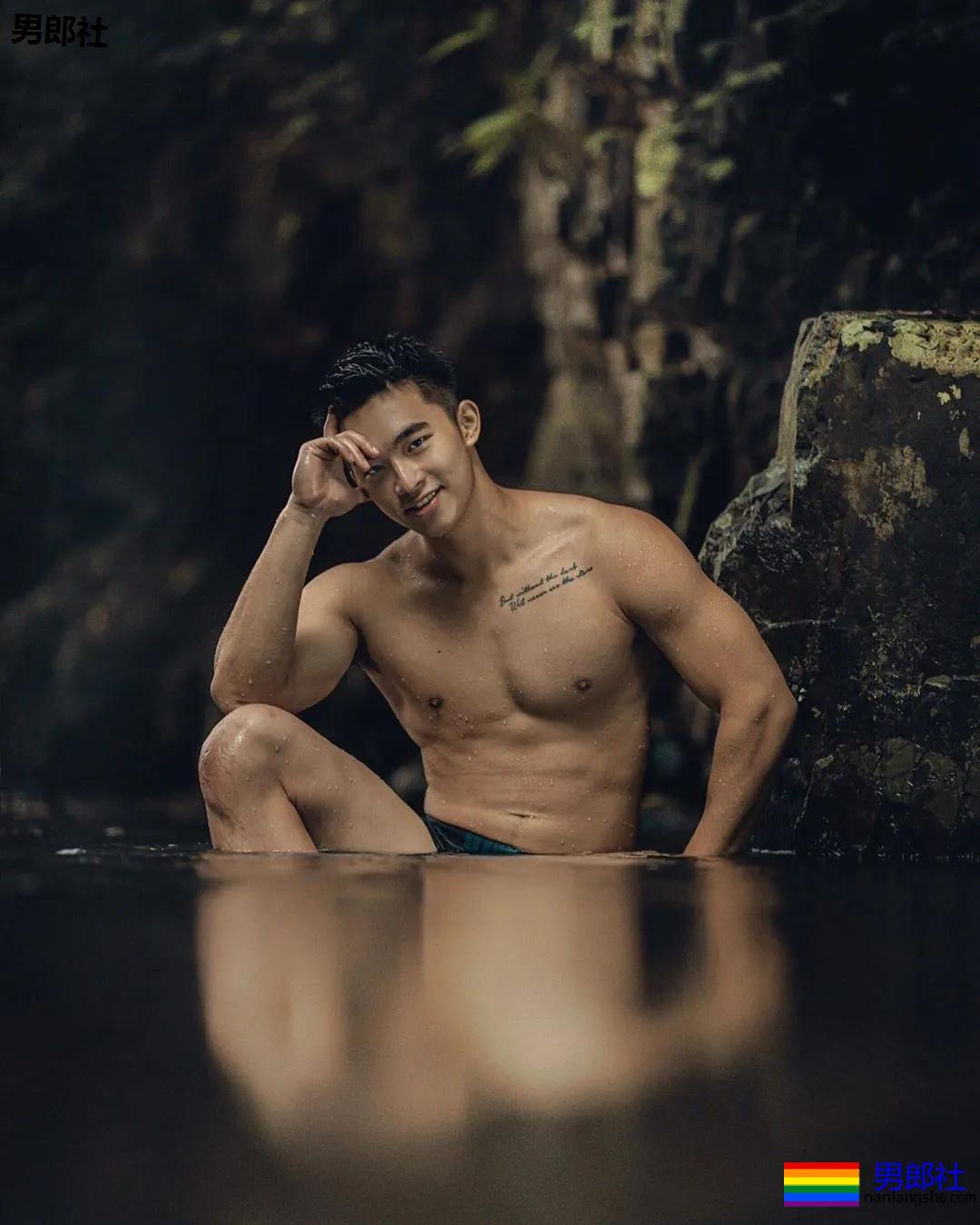 奶凶寸头游泳教练火了,穿短裤比汪小菲还好看! - 51虹马 奶凶寸头游泳教练火了,穿短裤比汪小菲还好看! - 51虹马