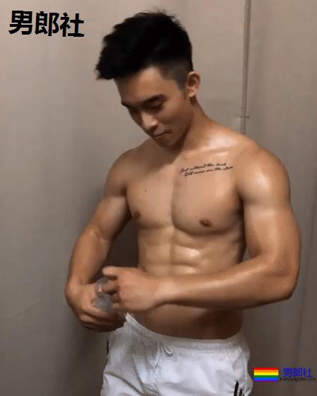 奶凶寸头游泳教练火了,穿短裤比汪小菲还好看! - 51虹马 奶凶寸头游泳教练火了,穿短裤比汪小菲还好看! - 51虹马