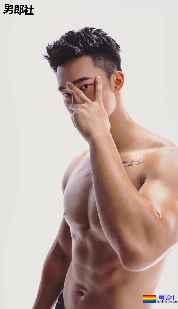 奶凶寸头游泳教练火了,穿短裤比汪小菲还好看! - 51虹马 奶凶寸头游泳教练火了,穿短裤比汪小菲还好看! - 51虹马