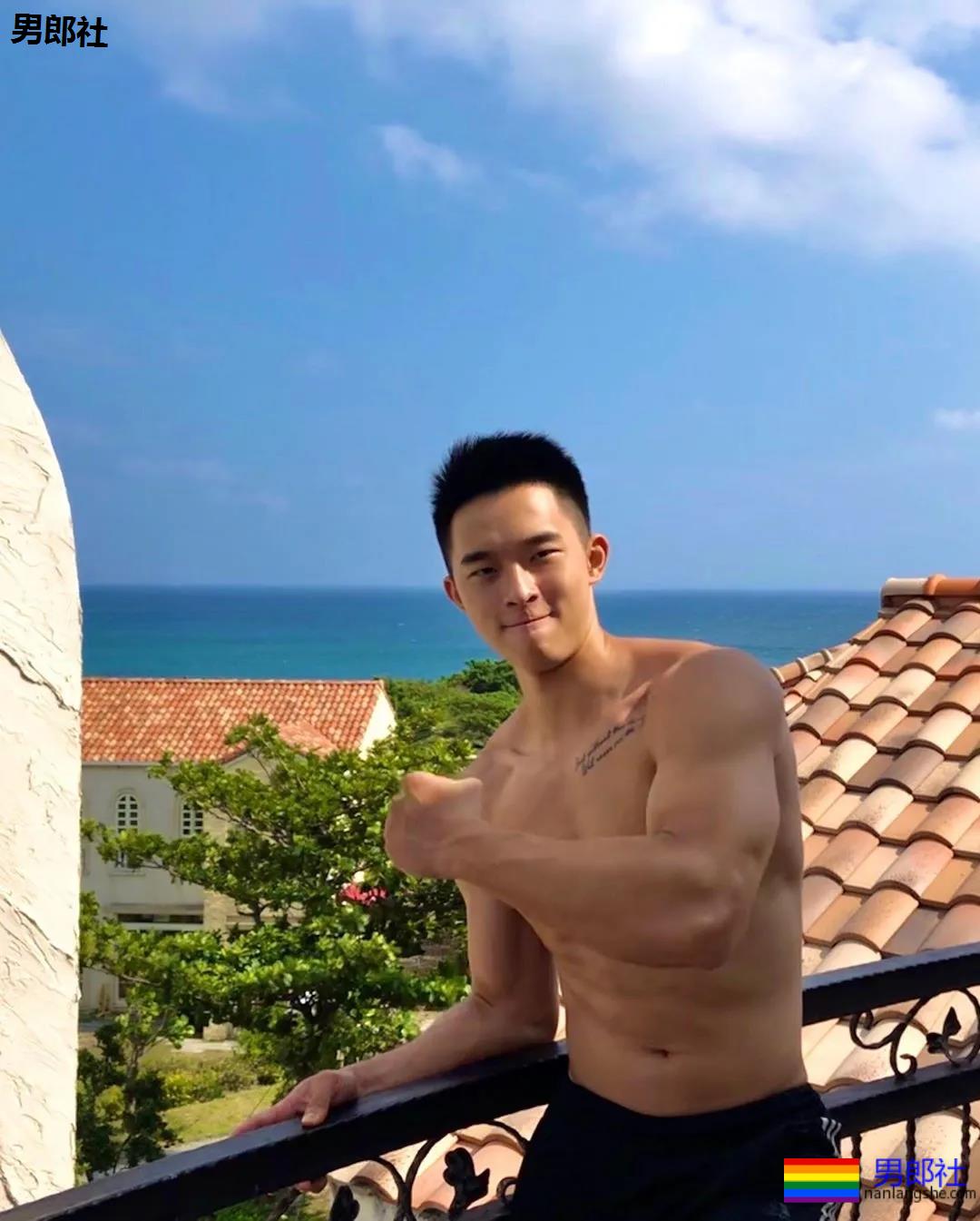 奶凶寸头游泳教练火了,穿短裤比汪小菲还好看! - 51虹马 奶凶寸头游泳教练火了,穿短裤比汪小菲还好看! - 51虹马