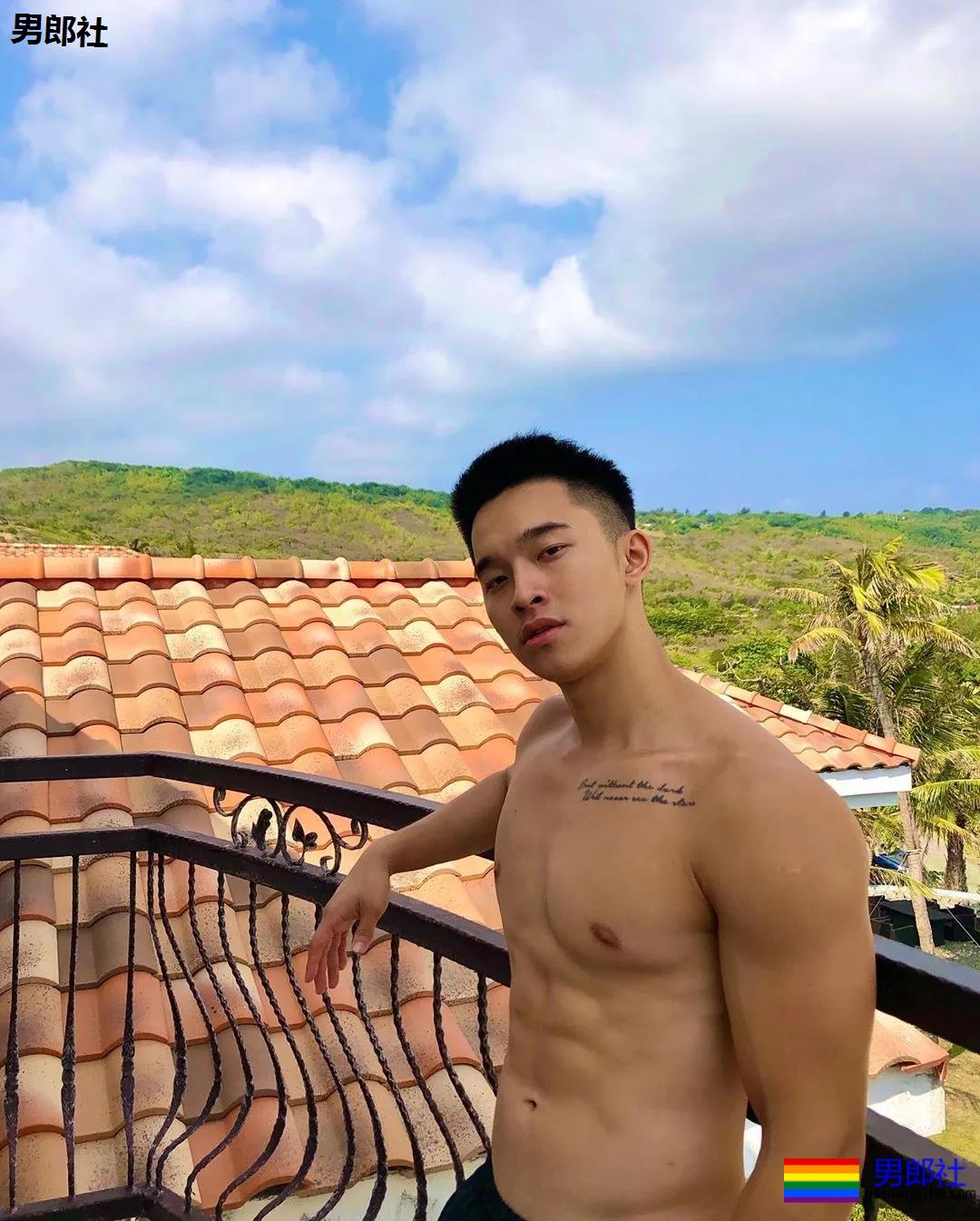 奶凶寸头游泳教练火了,穿短裤比汪小菲还好看! - 51虹马 奶凶寸头游泳教练火了,穿短裤比汪小菲还好看! - 51虹马