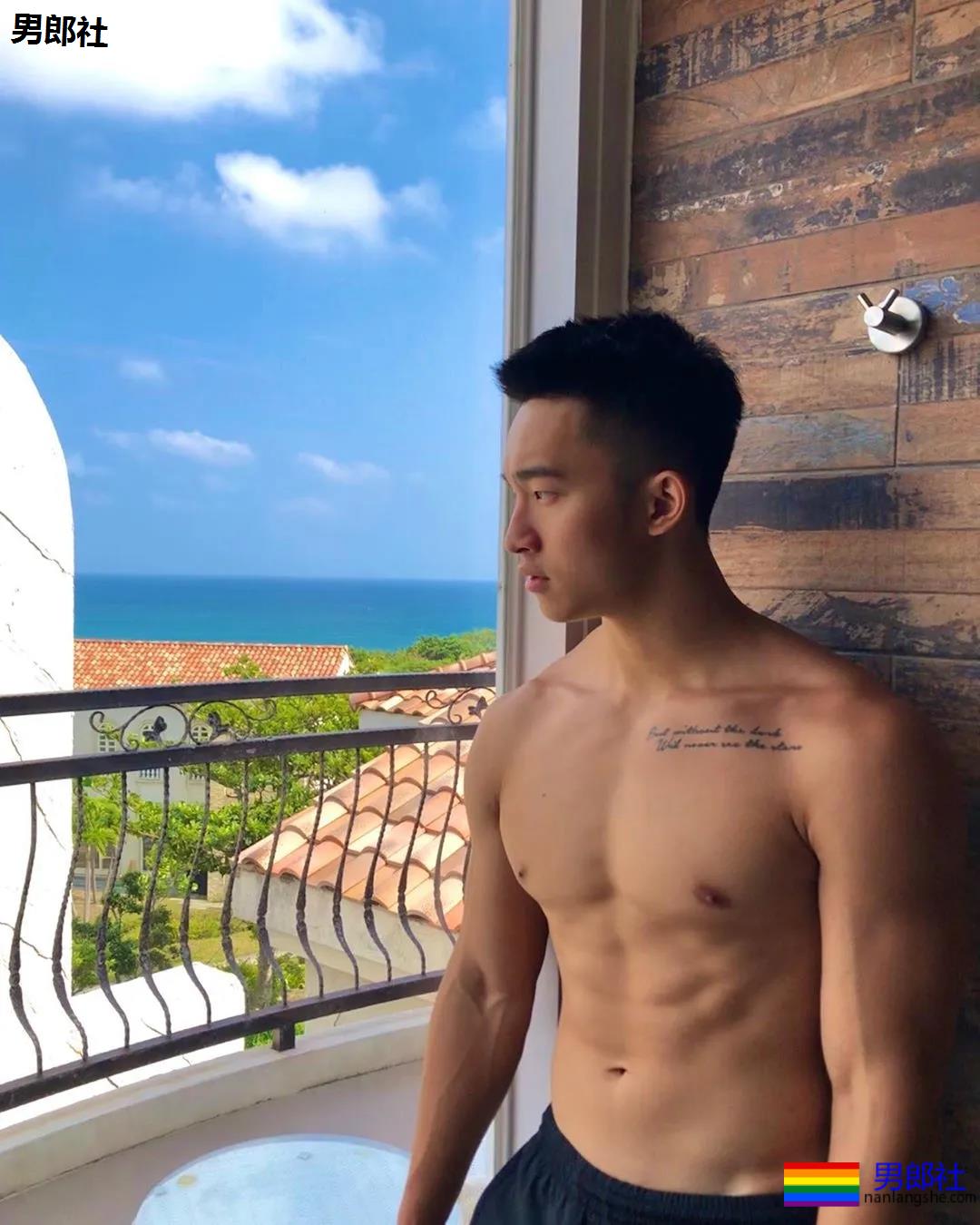 奶凶寸头游泳教练火了,穿短裤比汪小菲还好看! - 51虹马 奶凶寸头游泳教练火了,穿短裤比汪小菲还好看! - 51虹马