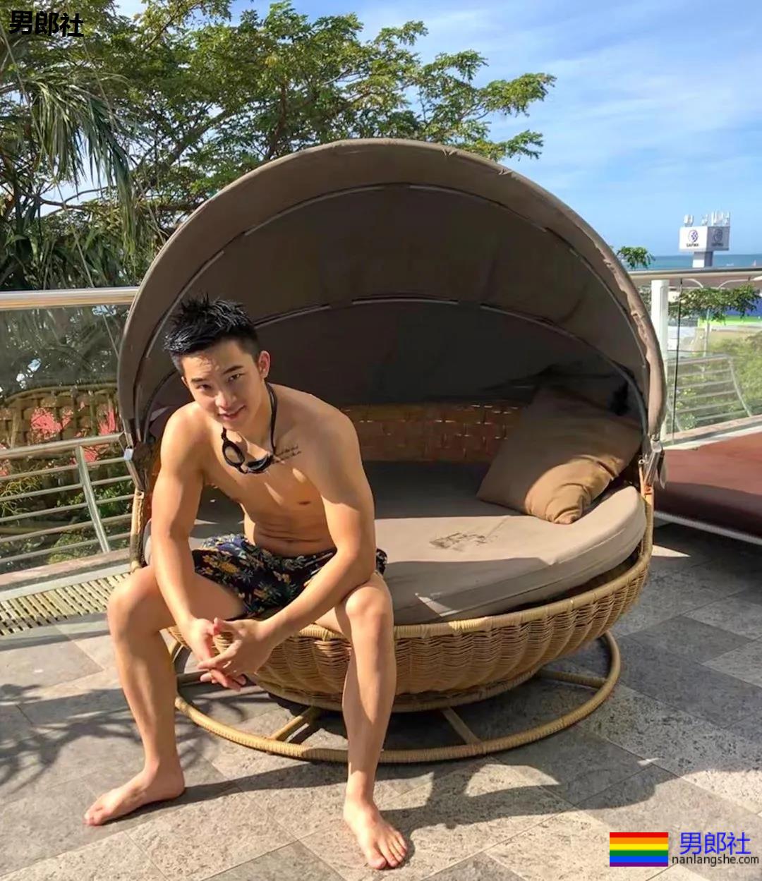 奶凶寸头游泳教练火了,穿短裤比汪小菲还好看! - 51虹马 奶凶寸头游泳教练火了,穿短裤比汪小菲还好看! - 51虹马