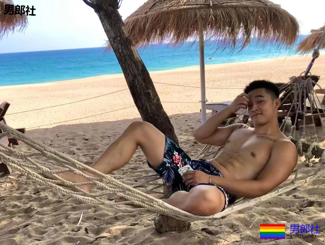 奶凶寸头游泳教练火了,穿短裤比汪小菲还好看! - 51虹马 奶凶寸头游泳教练火了,穿短裤比汪小菲还好看! - 51虹马