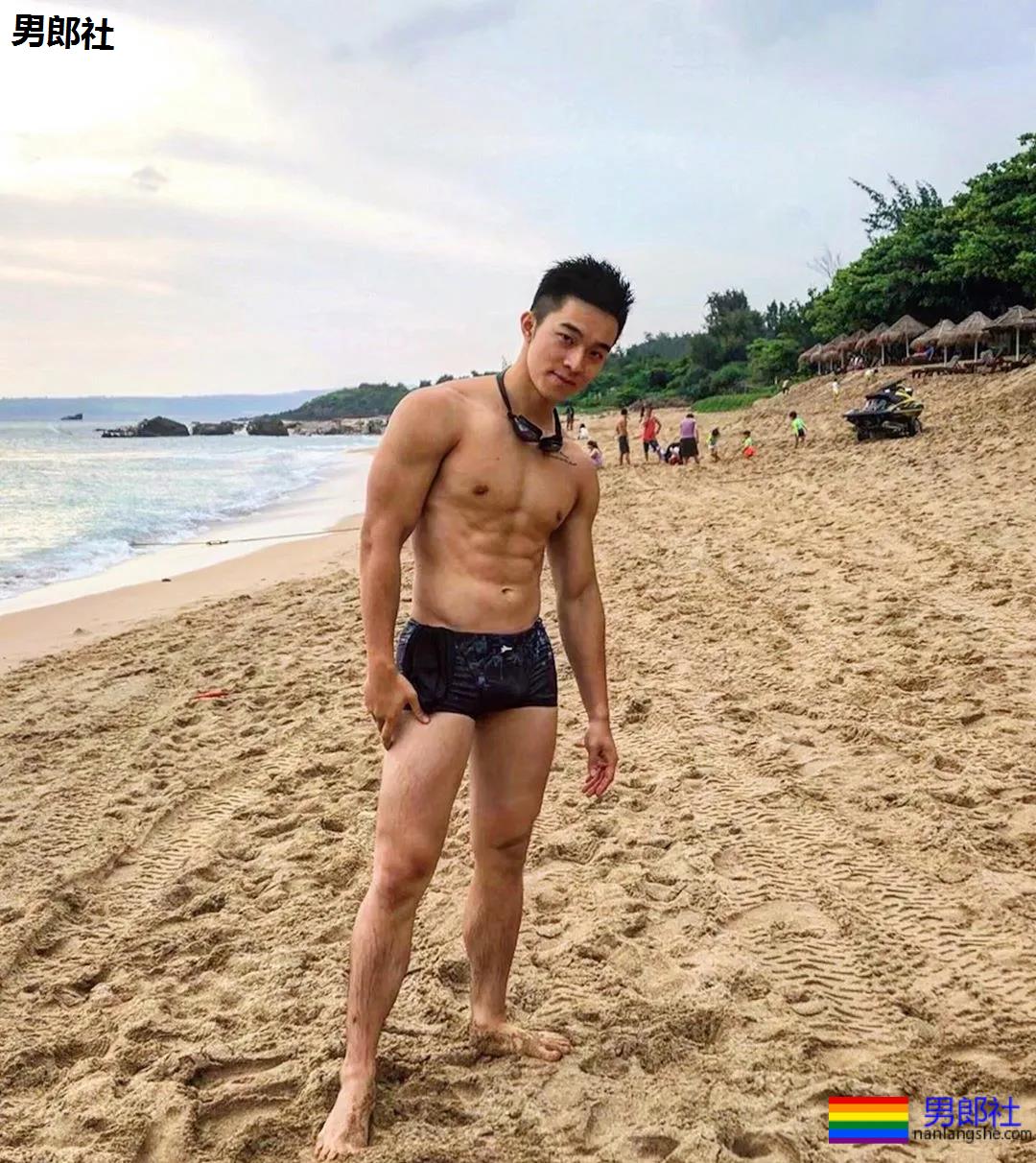 奶凶寸头游泳教练火了,穿短裤比汪小菲还好看! - 51虹马 奶凶寸头游泳教练火了,穿短裤比汪小菲还好看! - 51虹马