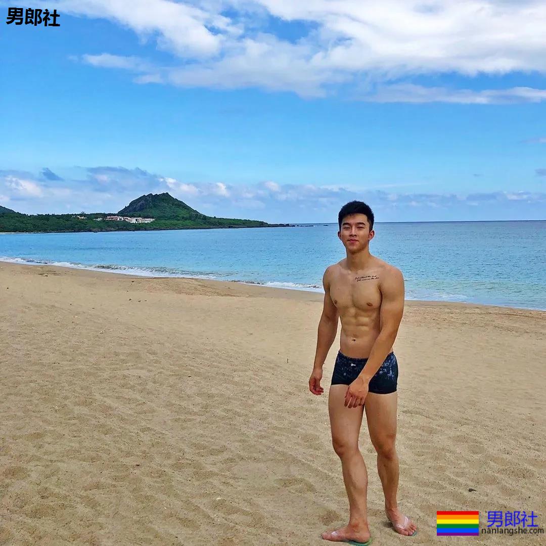 奶凶寸头游泳教练火了,穿短裤比汪小菲还好看! - 51虹马 奶凶寸头游泳教练火了,穿短裤比汪小菲还好看! - 51虹马