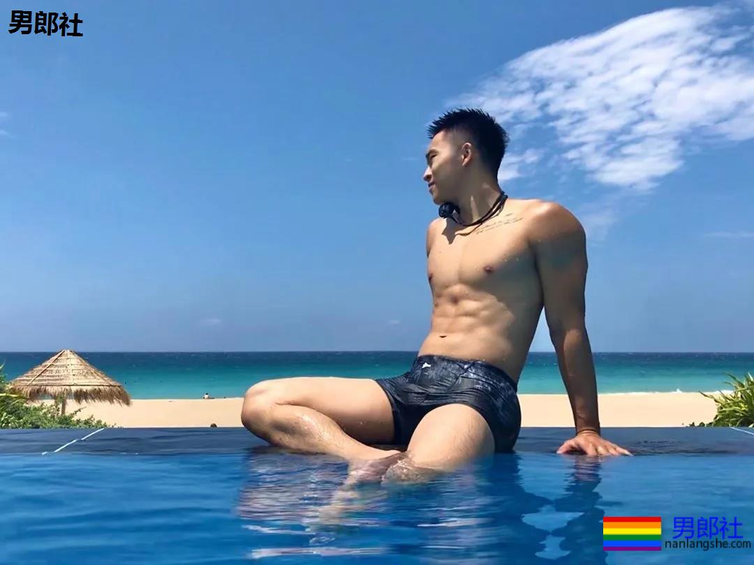 奶凶寸头游泳教练火了,穿短裤比汪小菲还好看! - 51虹马 奶凶寸头游泳教练火了,穿短裤比汪小菲还好看! - 51虹马