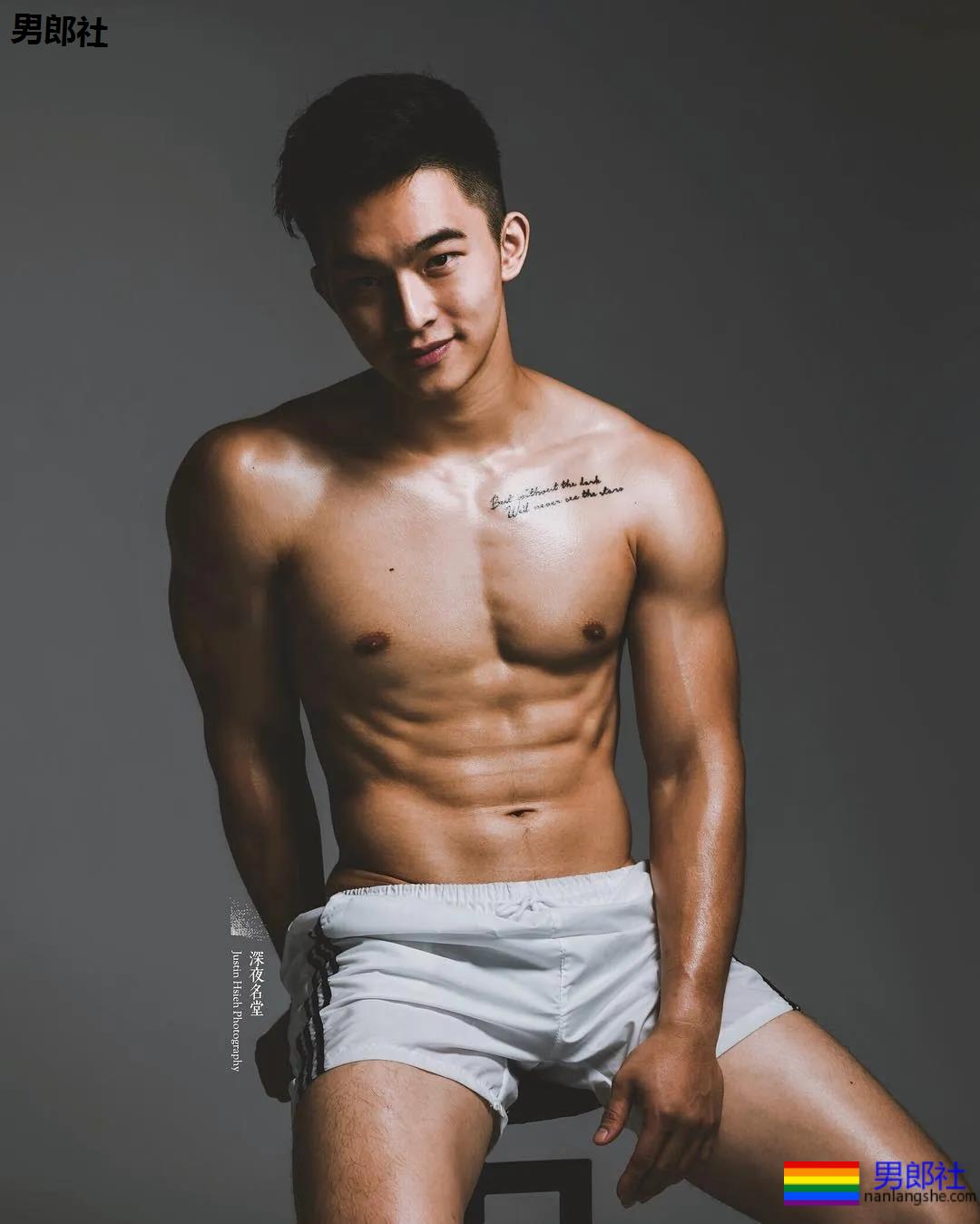 奶凶寸头游泳教练火了,穿短裤比汪小菲还好看! - 51虹马 奶凶寸头游泳教练火了,穿短裤比汪小菲还好看! - 51虹马