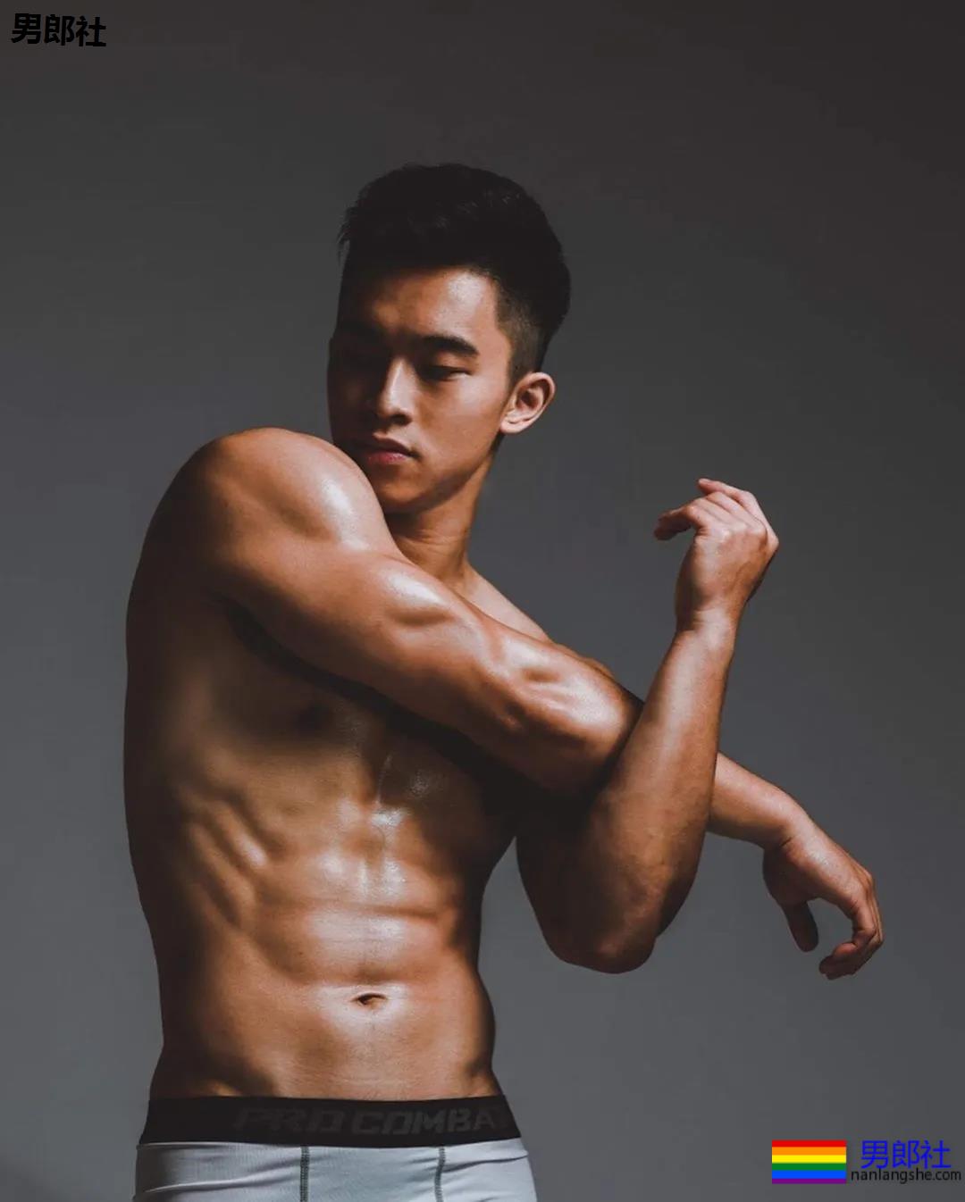 奶凶寸头游泳教练火了,穿短裤比汪小菲还好看! - 51虹马 奶凶寸头游泳教练火了,穿短裤比汪小菲还好看! - 51虹马