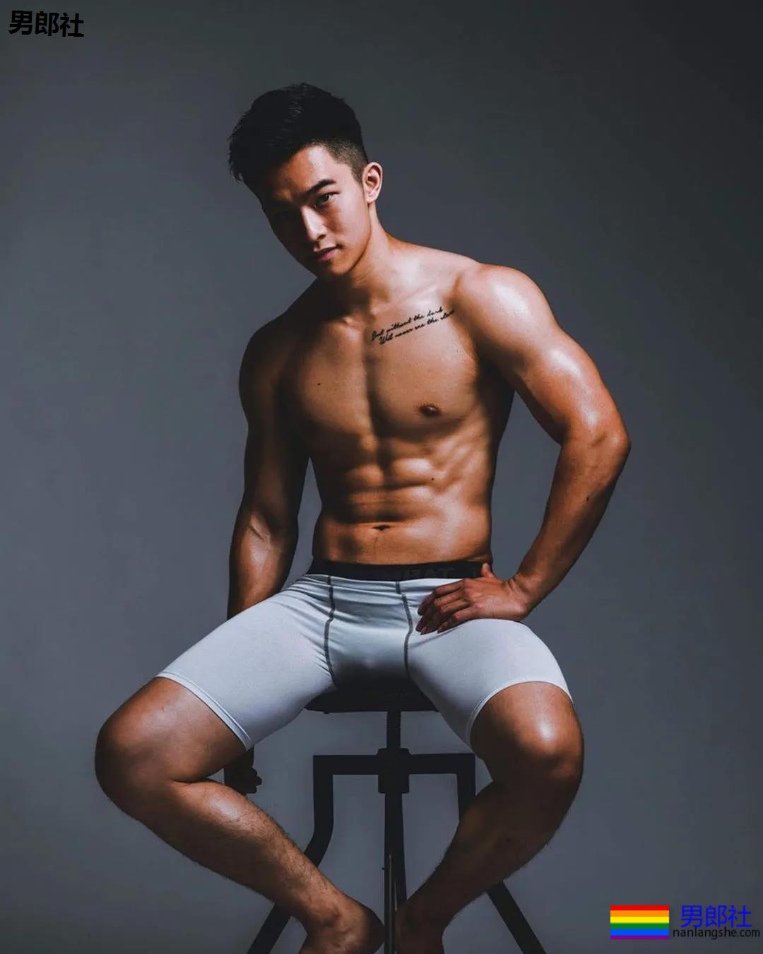 奶凶寸头游泳教练火了,穿短裤比汪小菲还好看! - 51虹马 奶凶寸头游泳教练火了,穿短裤比汪小菲还好看! - 51虹马