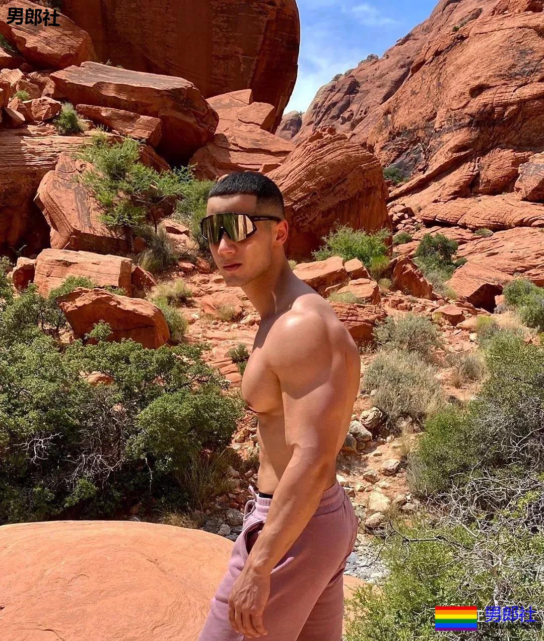 沙滩上遇胡渣型男，看了都想拥有他的大胸肌！ - 51虹马