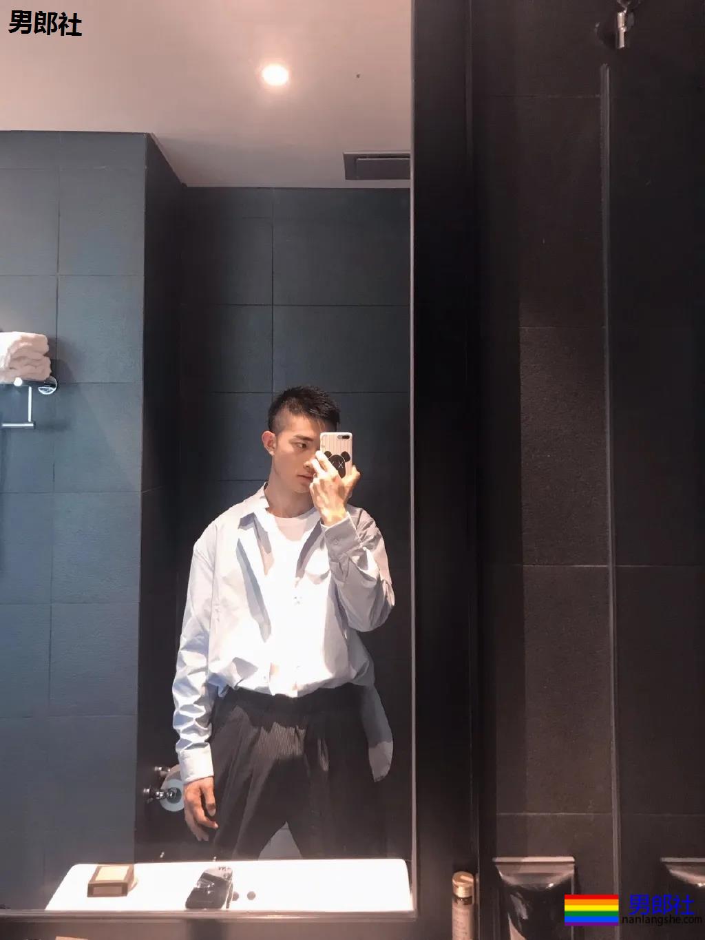 大鼻子薄肌小狼狗爱穿灰裤子，强大实力藏不住了！ - 51虹马