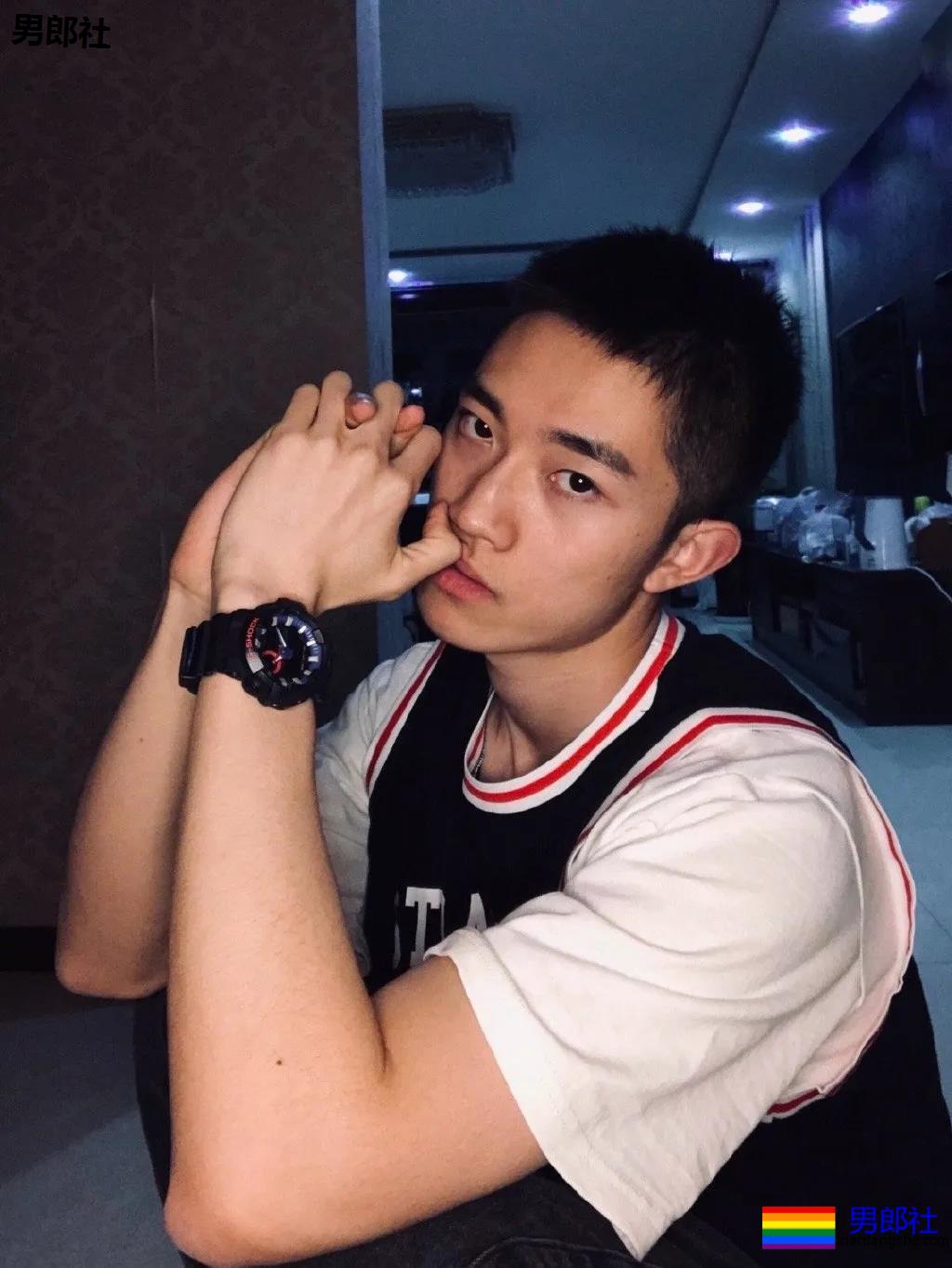 大鼻子薄肌小狼狗爱穿灰裤子，强大实力藏不住了！ - 51虹马