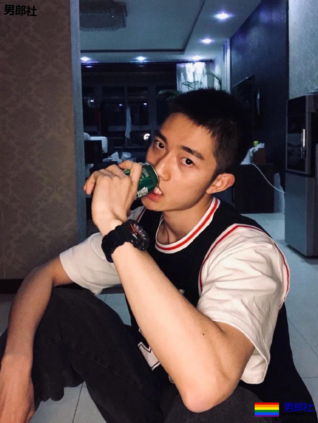 大鼻子薄肌小狼狗爱穿灰裤子，强大实力藏不住了！ - 51虹马