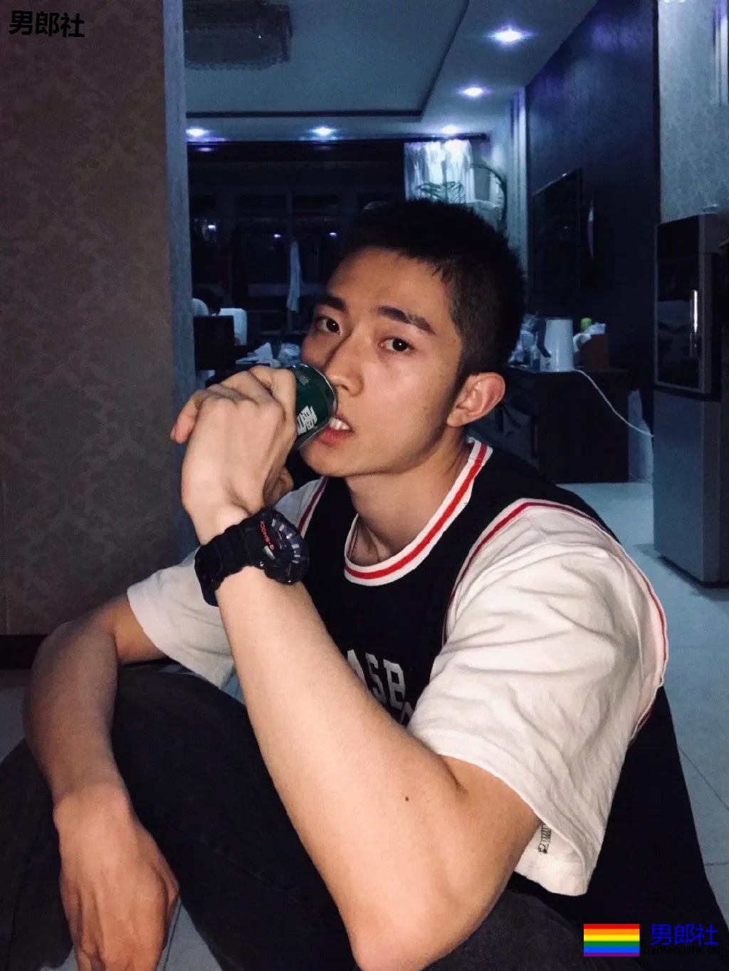 大鼻子薄肌小狼狗爱穿灰裤子，强大实力藏不住了！ - 51虹马