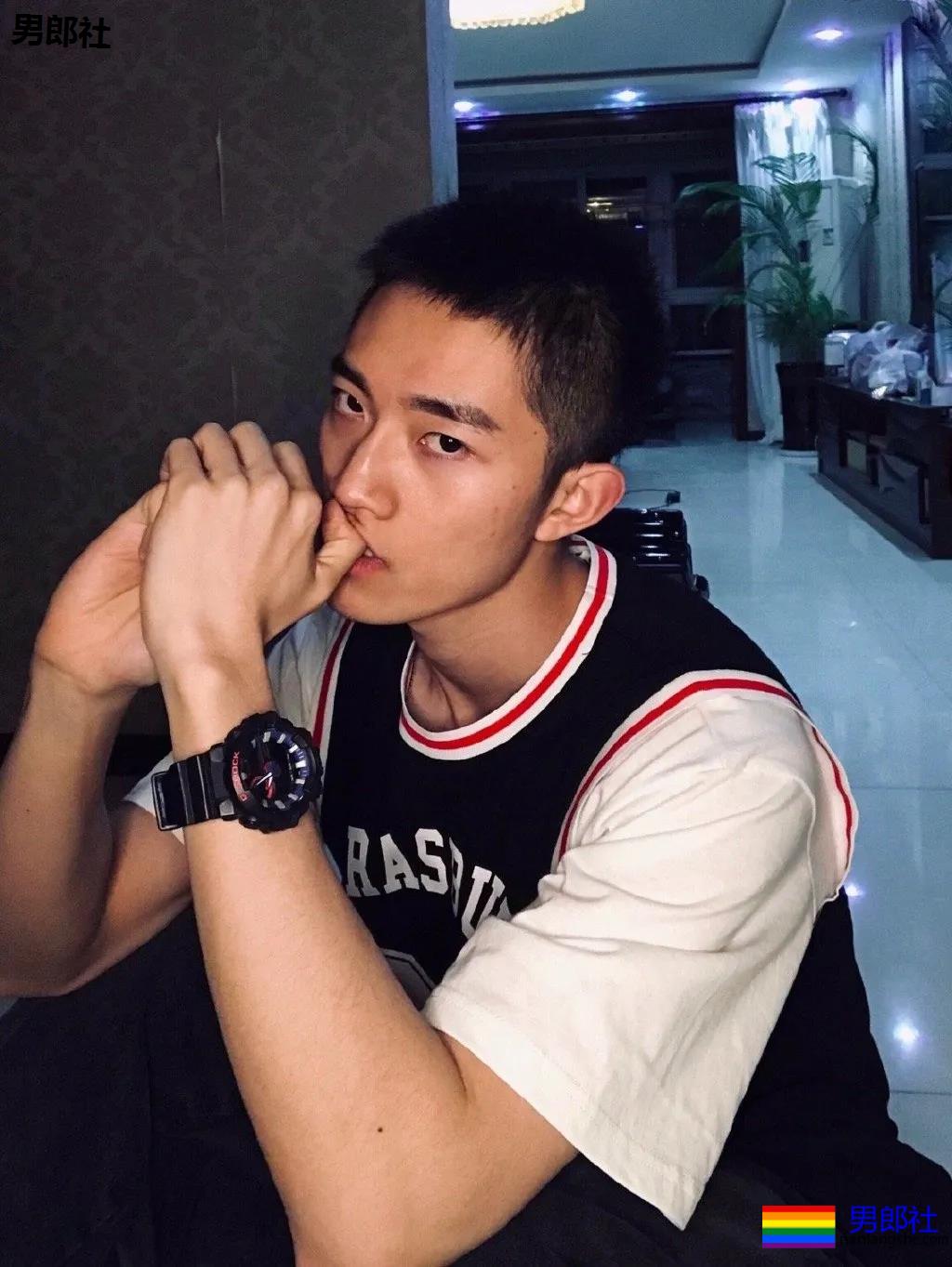 大鼻子薄肌小狼狗爱穿灰裤子，强大实力藏不住了！ - 51虹马