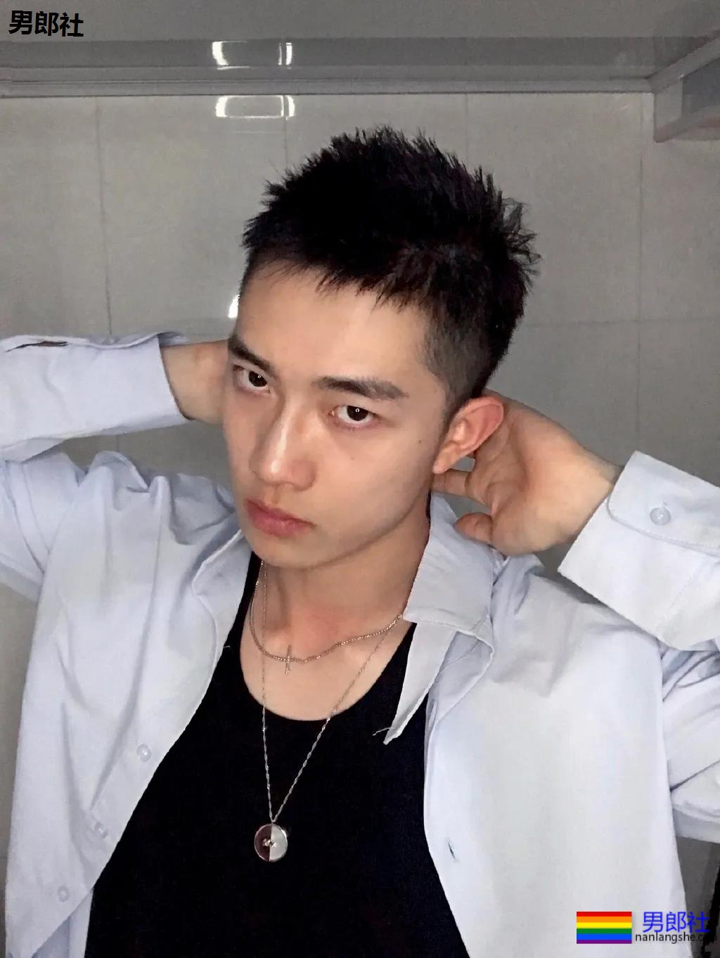 大鼻子薄肌小狼狗爱穿灰裤子，强大实力藏不住了！ - 51虹马