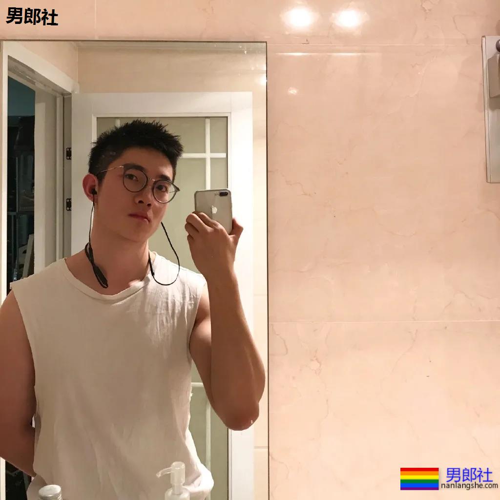 大鼻子薄肌小狼狗爱穿灰裤子，强大实力藏不住了！ - 51虹马