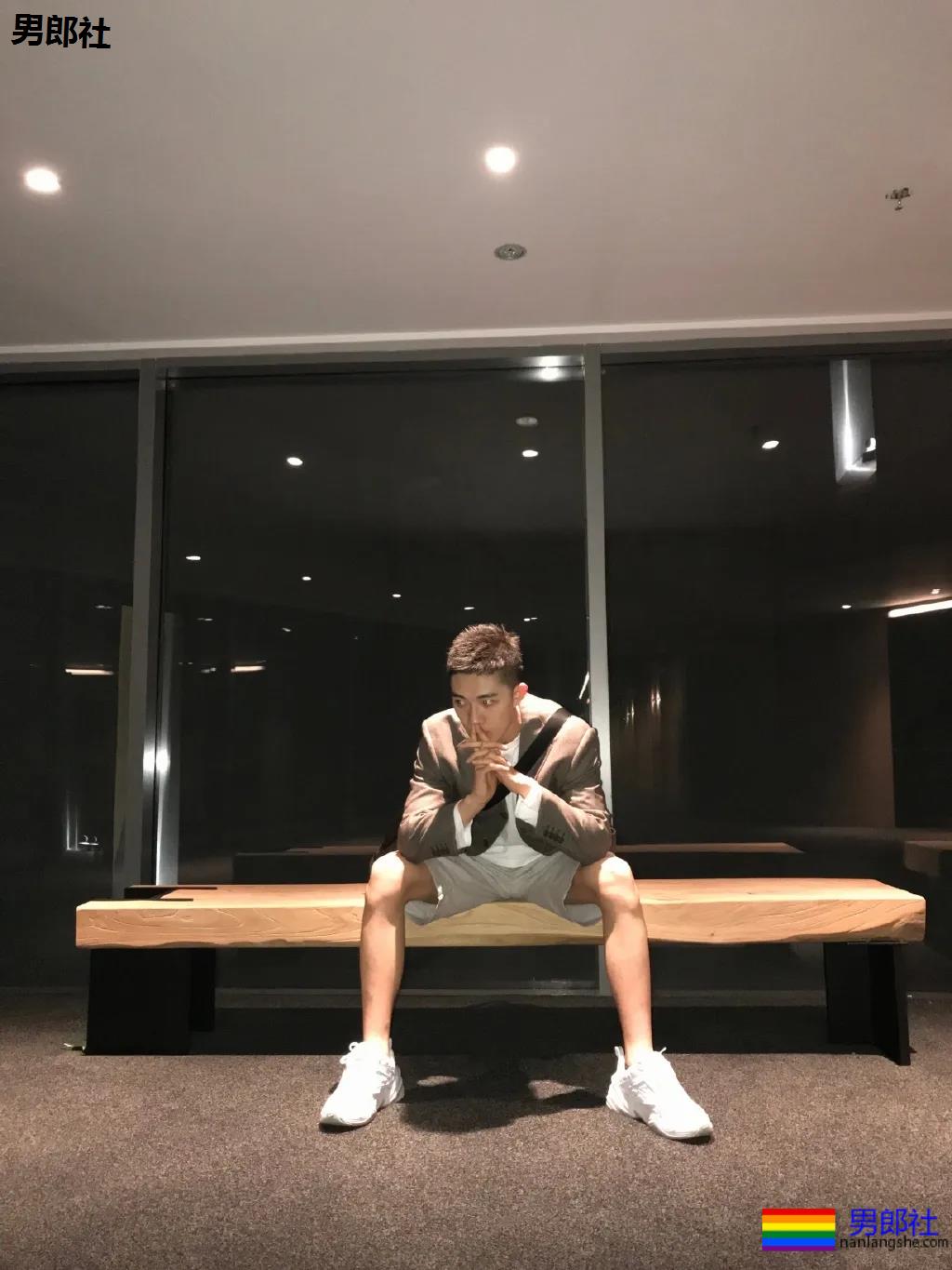 大鼻子薄肌小狼狗爱穿灰裤子，强大实力藏不住了！ - 51虹马