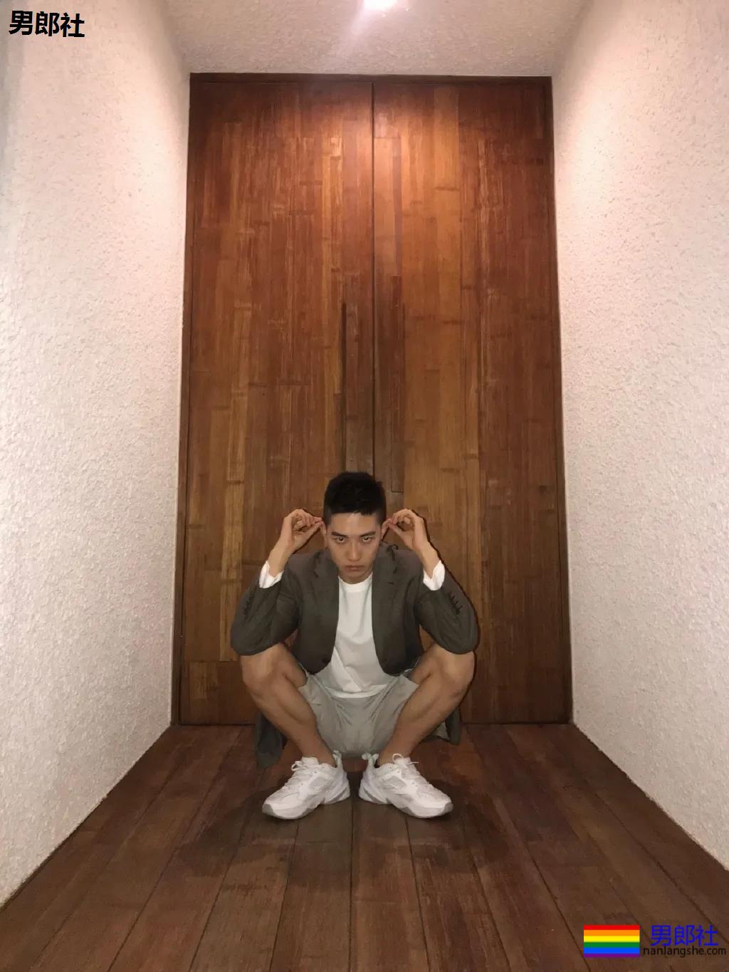 大鼻子薄肌小狼狗爱穿灰裤子，强大实力藏不住了！ - 51虹马