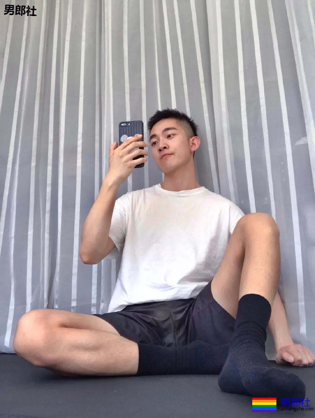 大鼻子薄肌小狼狗爱穿灰裤子，强大实力藏不住了！ - 51虹马