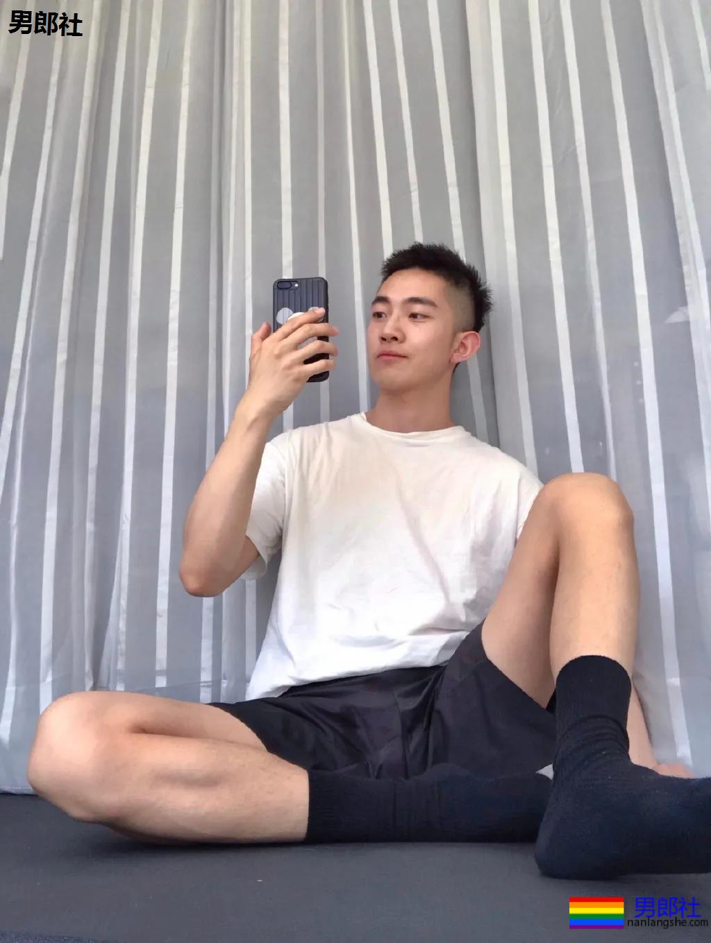 大鼻子薄肌小狼狗爱穿灰裤子，强大实力藏不住了！ - 51虹马