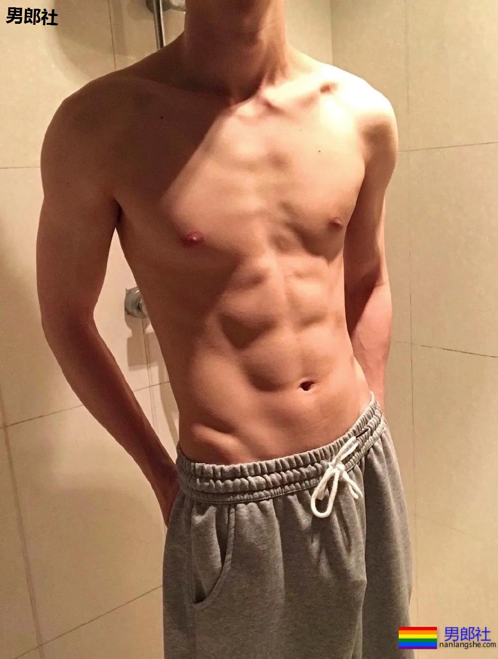 大鼻子薄肌小狼狗爱穿灰裤子，强大实力藏不住了！ - 51虹马