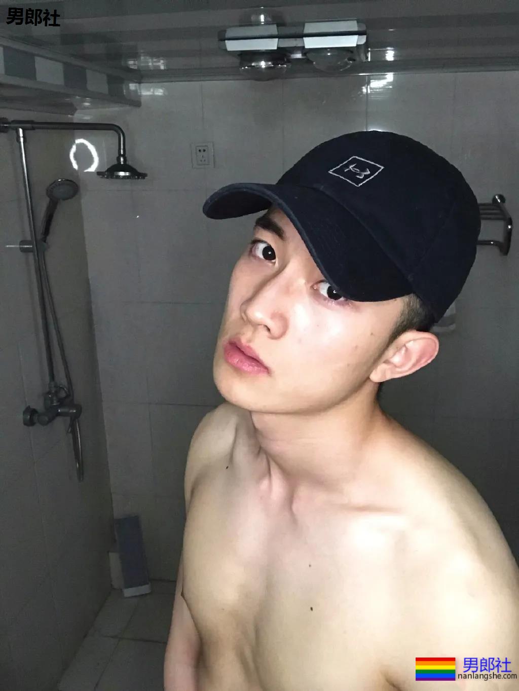 大鼻子薄肌小狼狗爱穿灰裤子，强大实力藏不住了！ - 51虹马