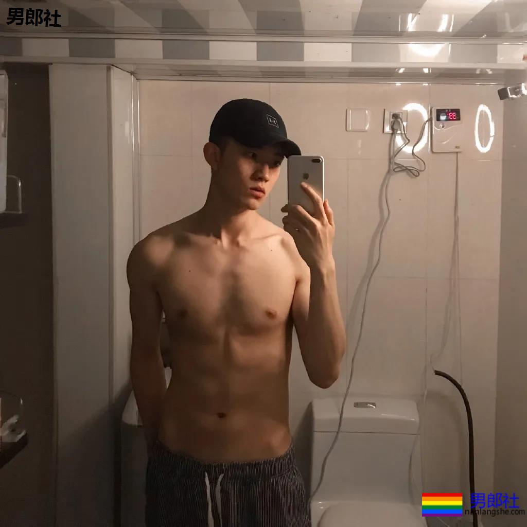 大鼻子薄肌小狼狗爱穿灰裤子，强大实力藏不住了！ - 51虹马