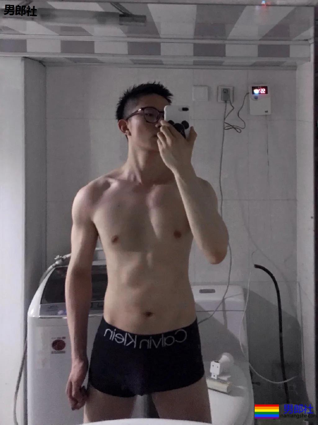 大鼻子薄肌小狼狗爱穿灰裤子，强大实力藏不住了！ - 51虹马