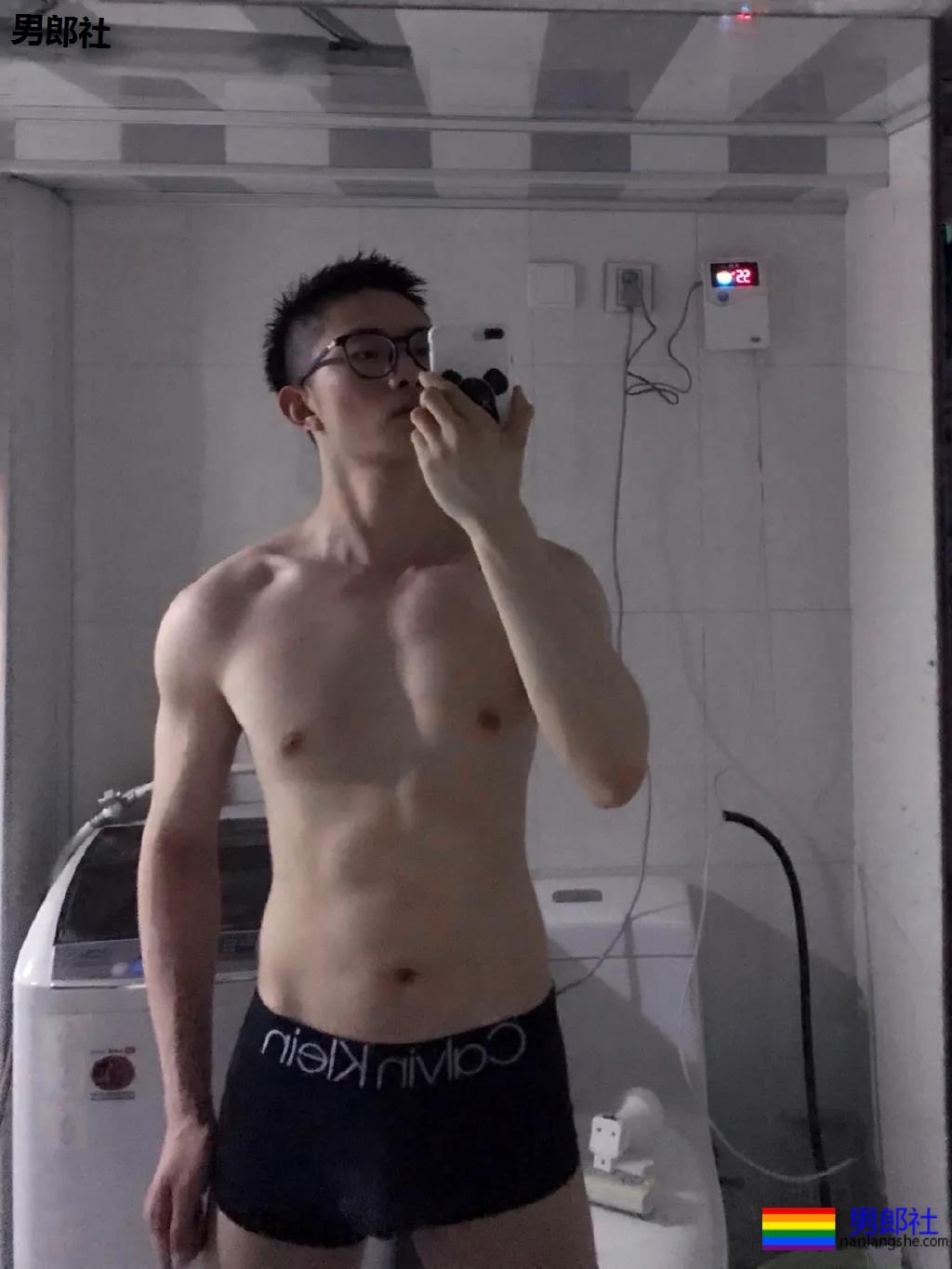 大鼻子薄肌小狼狗爱穿灰裤子，强大实力藏不住了！ - 51虹马