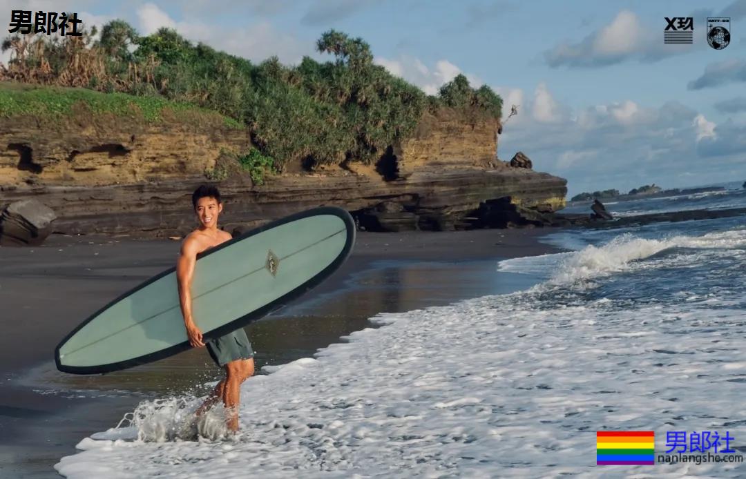 肖战队友海边冲浪晒肌肉，黝黑寸头肌肉小狼狗，够A！ - 51虹马