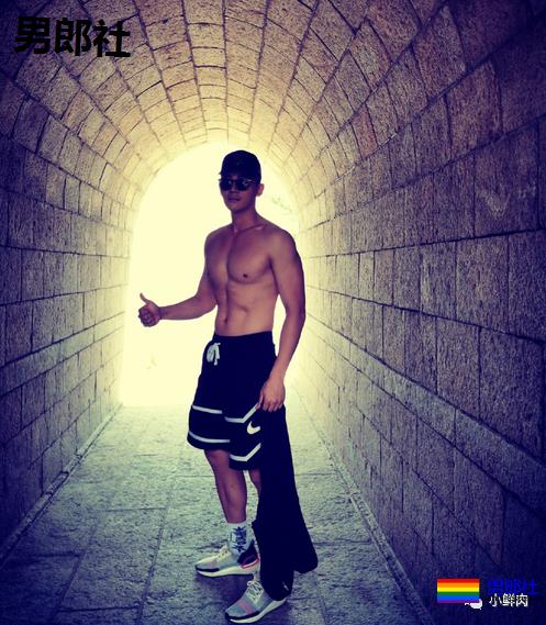 丁一评论的男模竟是他?无辜躺枪的感觉真够酸爽... - 51虹马 丁一评论的男模竟是他?无辜躺枪的感觉真够酸爽... - 51虹马