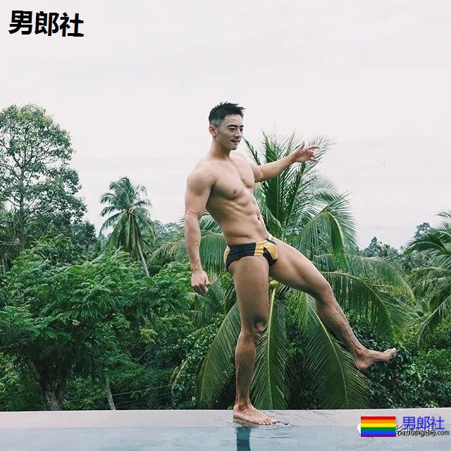 泳池试衣间里的高鼻子肌肉帅，身材太多秘密 - 51虹马