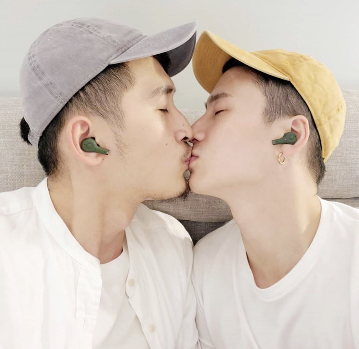 好的吻比上床更性感：9 种吻功让你还没脱就湿一片 - 51虹马