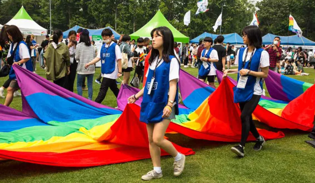 从文在寅的“我不喜欢同性恋”到疫情下的反同浪潮——韩国LGBT平权困境 - 51虹马