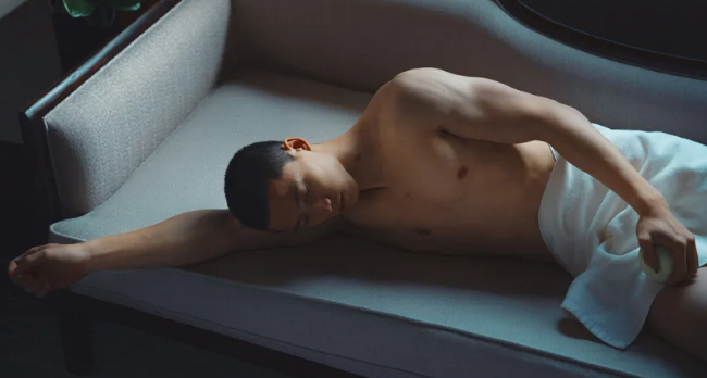 撞见男友偷腥现场，哭着求我成全小三 - 51虹马