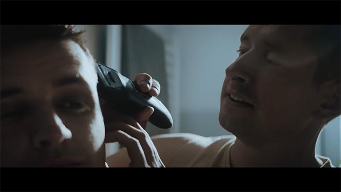 这一夜我们淫声浪语：保险套广告挑战波兰同爱禁忌 男男情侣浴室上演实弹爱抚 - 51虹马