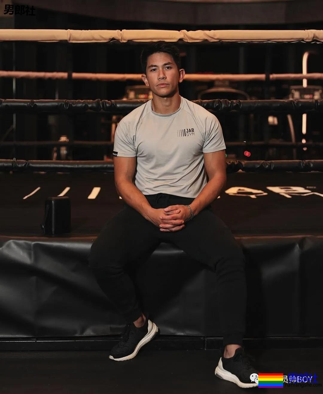 28岁文莱王子太帅引男粉丝疯狂求爱！这大胸肌亮了 - 51虹马