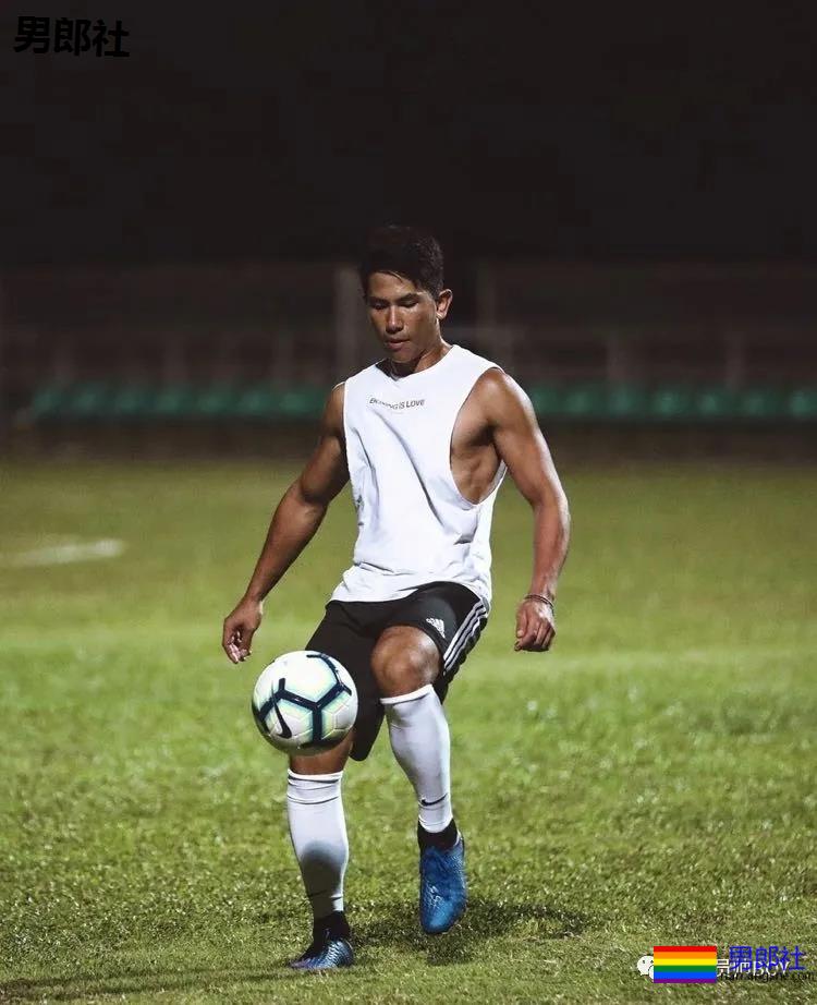 28岁文莱王子太帅引男粉丝疯狂求爱！这大胸肌亮了 - 51虹马