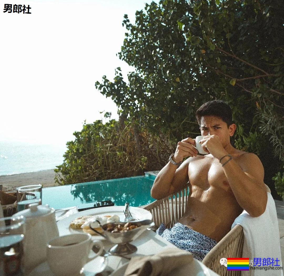 28岁文莱王子太帅引男粉丝疯狂求爱！这大胸肌亮了 - 51虹马